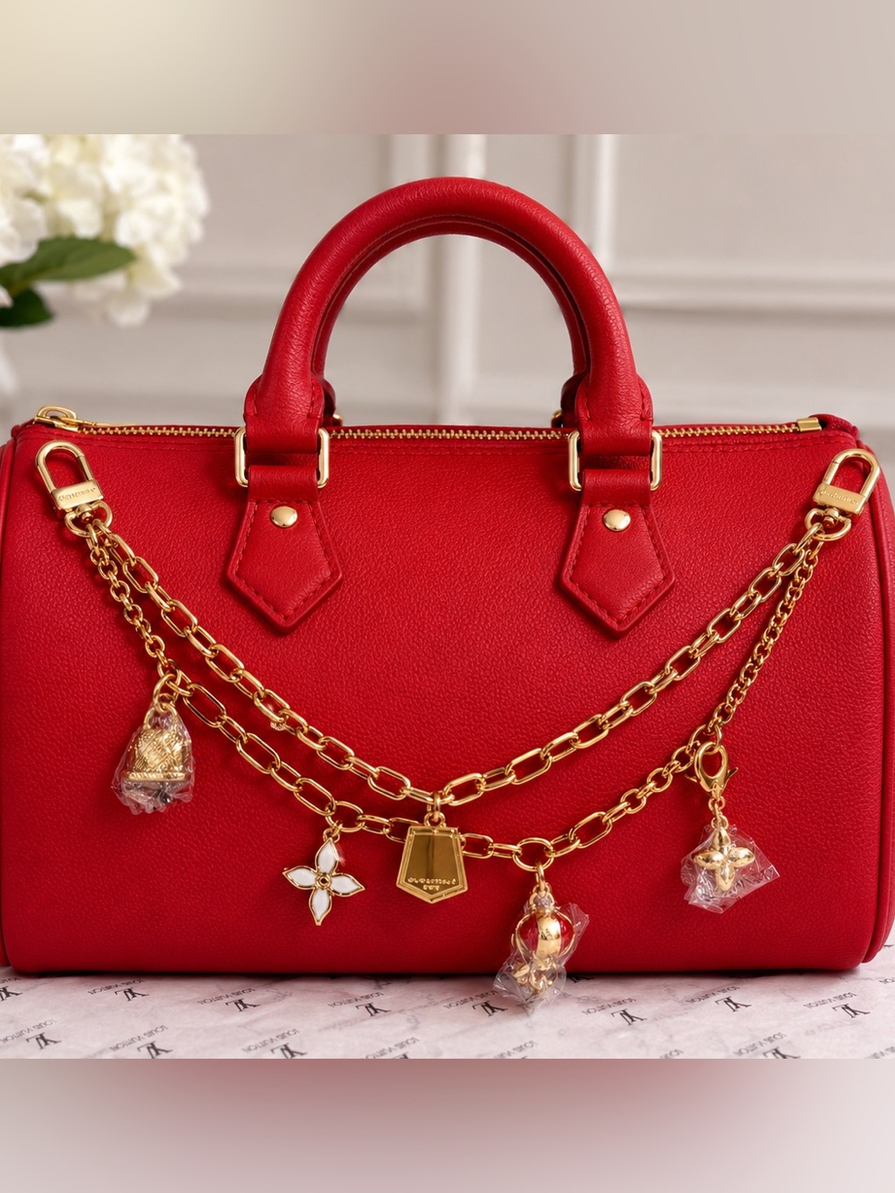 Keychain LV gold balloon and flower